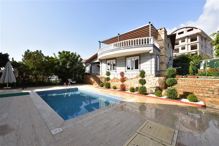 Villa with sea view in Kargicak area