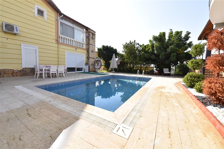 Villa with sea view in Kargicak area