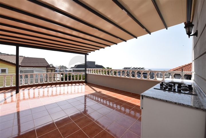 Villa with sea view in Kargicak area