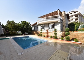 Villa with sea view in Kargicak area