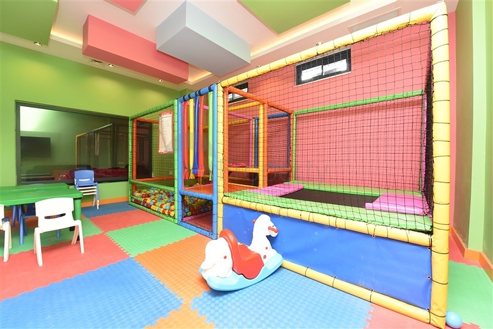 2+1 apartments in an elite residential complex in Mahmutlar