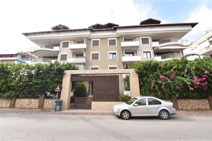 3+1 apartment with separate kitchen in the center of Alanya
