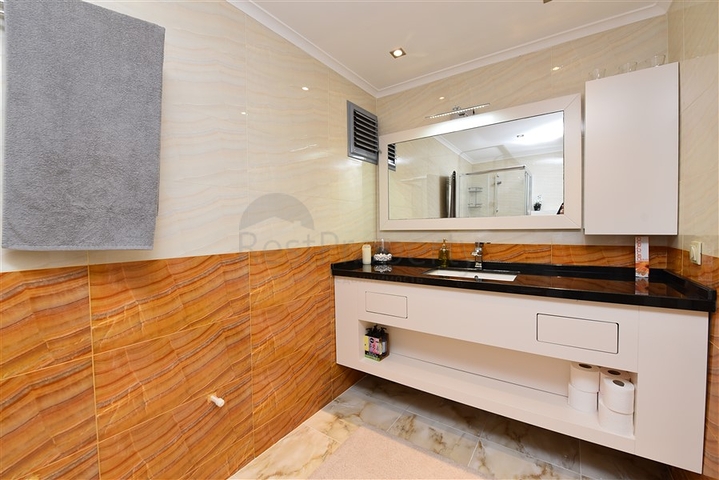 3+1 apartment with separate kitchen in the center of Alanya
