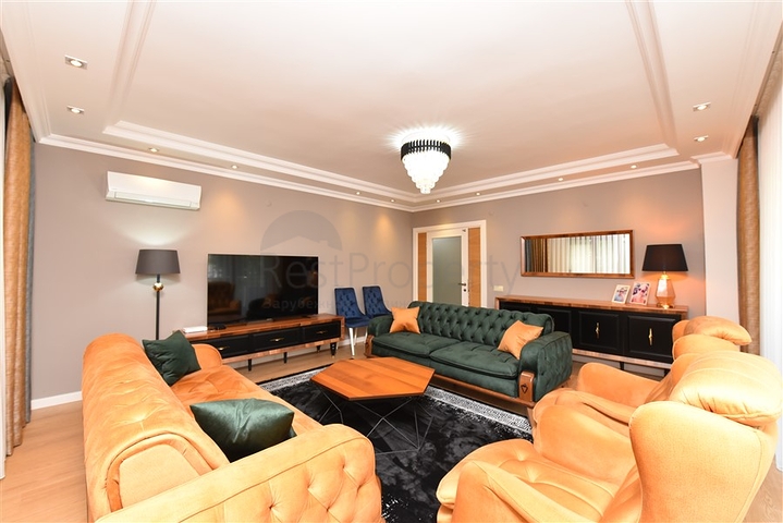 3+1 apartment with separate kitchen in the center of Alanya