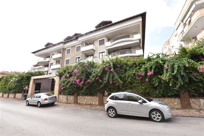 3+1 apartment with separate kitchen in the center of Alanya