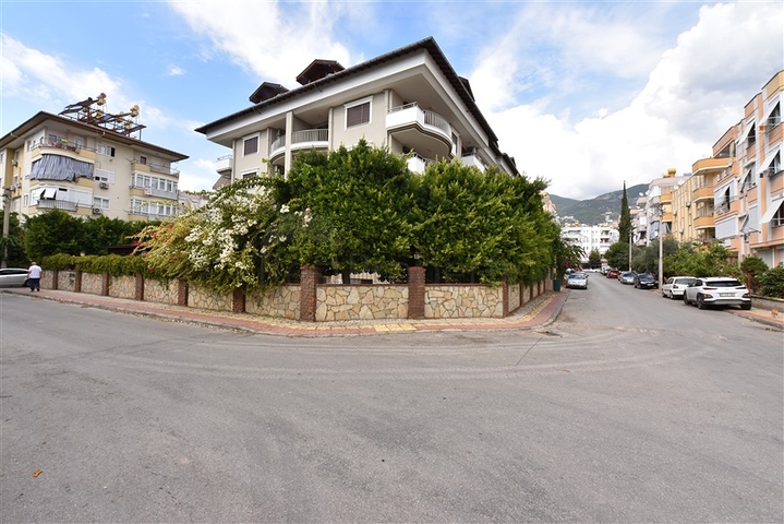 3+1 apartment with separate kitchen in the center of Alanya