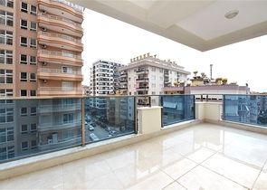 Well managed complex - 2 bedroom apt - in Mahmutlar / Alanya 
