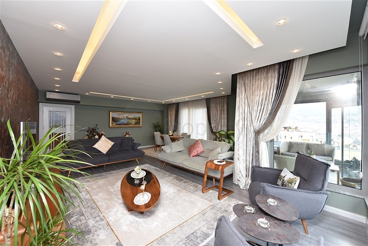 3+1 penthouse for sale in Alanya fortress