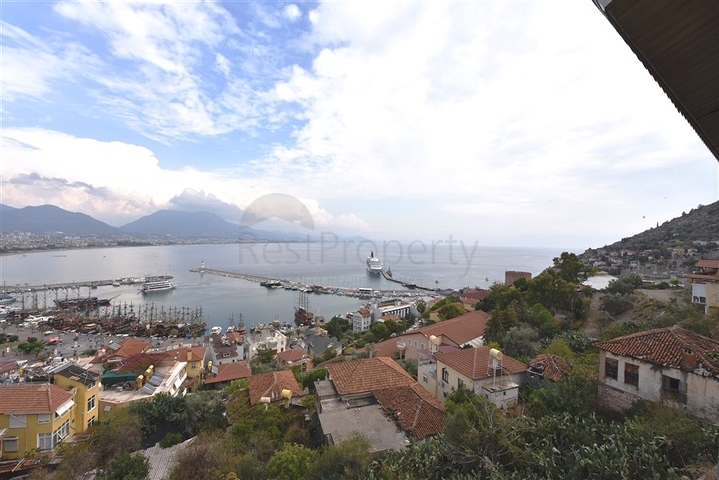 3+1 penthouse for sale in Alanya fortress