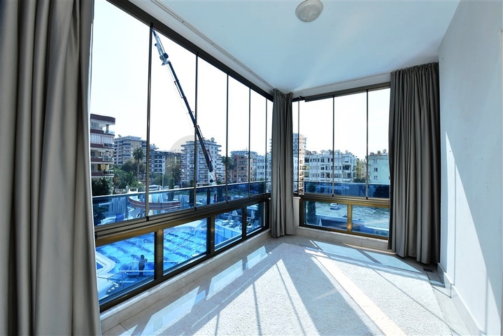 Luxury 2+1 apartment in the most popular complex of Mahmutlar district