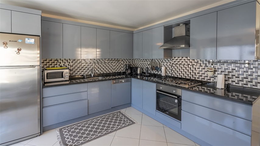 Apartment 4+1 on the first line with the possibility of obtaining citizenship 