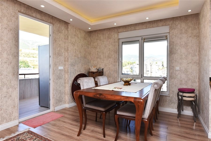 4+1 penthouse with an open view of the sea and the Alanya fortress