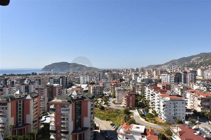 4+1 penthouse with an open view of the sea and the Alanya fortress