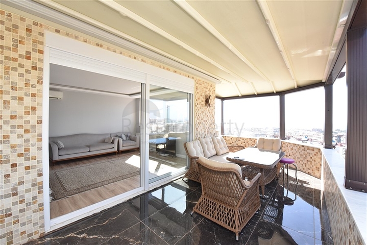 4+1 penthouse with an open view of the sea and the Alanya fortress