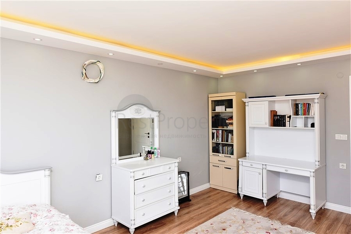 4+1 penthouse with an open view of the sea and the Alanya fortress