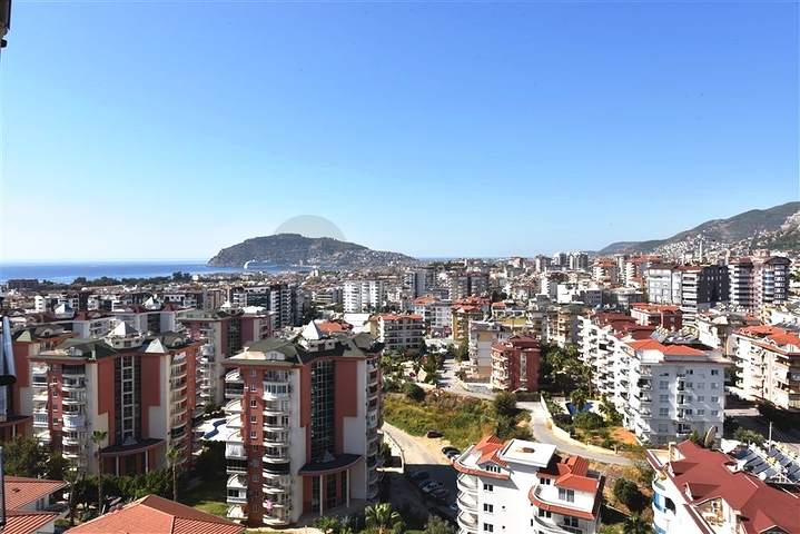 4+1 penthouse with an open view of the sea and the Alanya fortress
