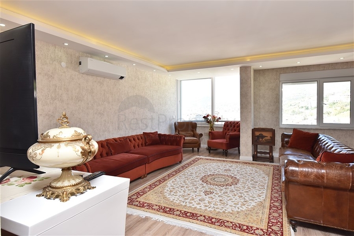 4+1 penthouse with an open view of the sea and the Alanya fortress