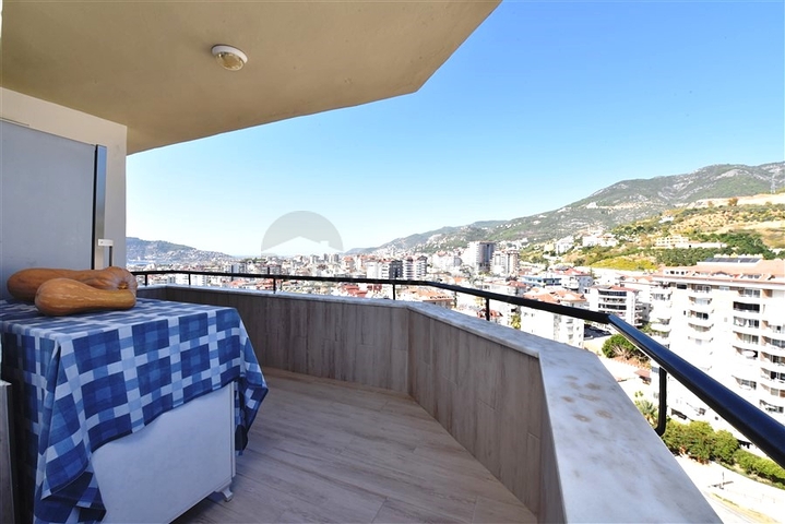 4+1 penthouse with an open view of the sea and the Alanya fortress