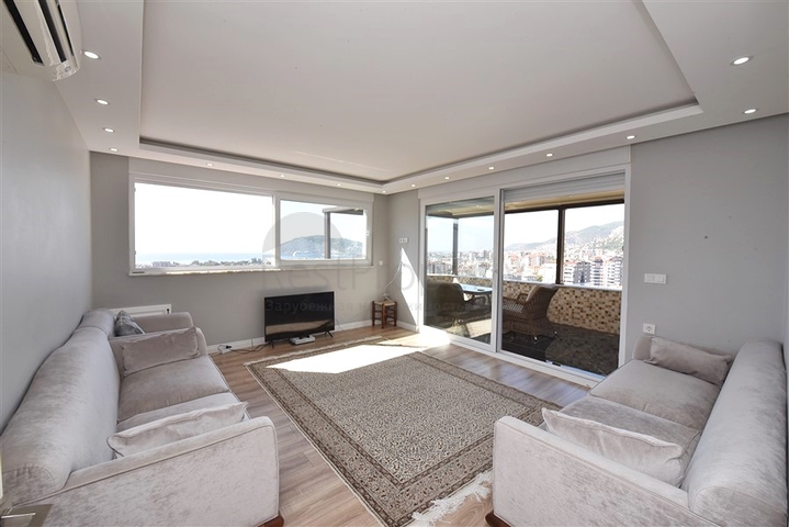 4+1 penthouse with an open view of the sea and the Alanya fortress