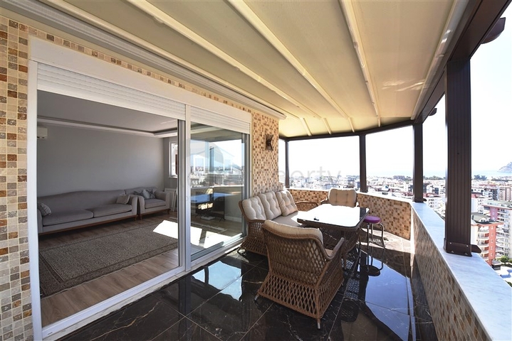 4+1 penthouse with an open view of the sea and the Alanya fortress