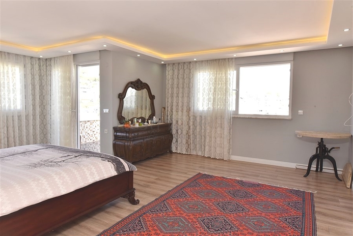 4+1 penthouse with an open view of the sea and the Alanya fortress