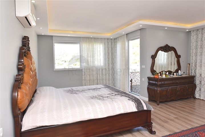 4+1 penthouse with an open view of the sea and the Alanya fortress