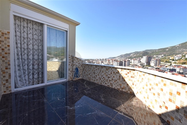 4+1 penthouse with an open view of the sea and the Alanya fortress