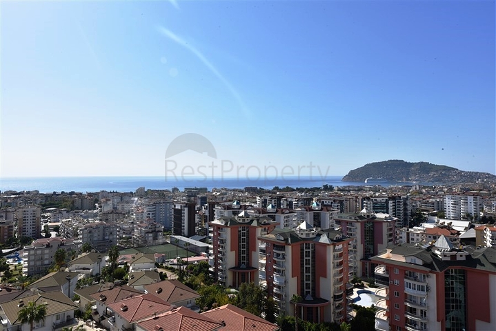 4+1 penthouse with an open view of the sea and the Alanya fortress