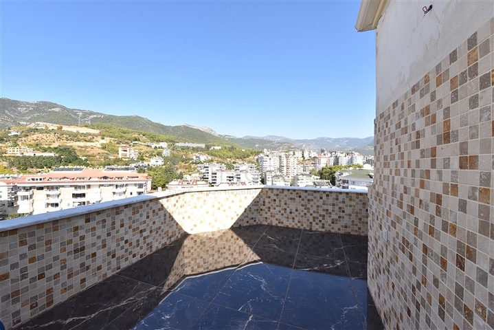 4+1 penthouse with an open view of the sea and the Alanya fortress