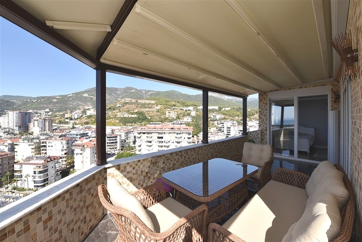 4+1 penthouse with an open view of the sea and the Alanya fortress