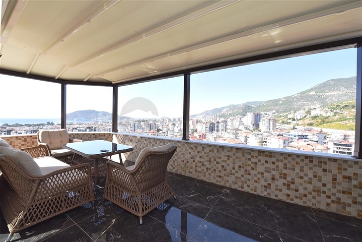 4+1 penthouse with an open view of the sea and the Alanya fortress
