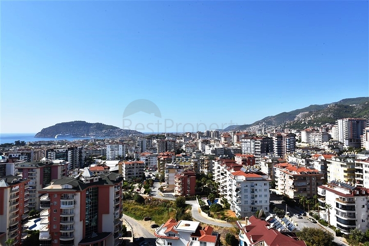 4+1 penthouse with an open view of the sea and the Alanya fortress