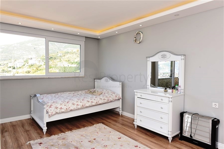 4+1 penthouse with an open view of the sea and the Alanya fortress