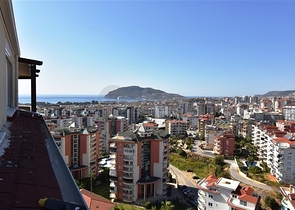 4+1 penthouse with an open view of the sea and the Alanya fortress