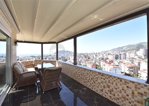 4+1 penthouse with an open view of the sea and the Alanya fortress
