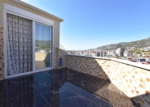 4+1 penthouse with an open view of the sea and the Alanya fortress