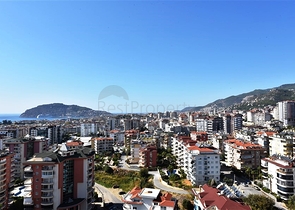 4+1 penthouse with an open view of the sea and the Alanya fortress