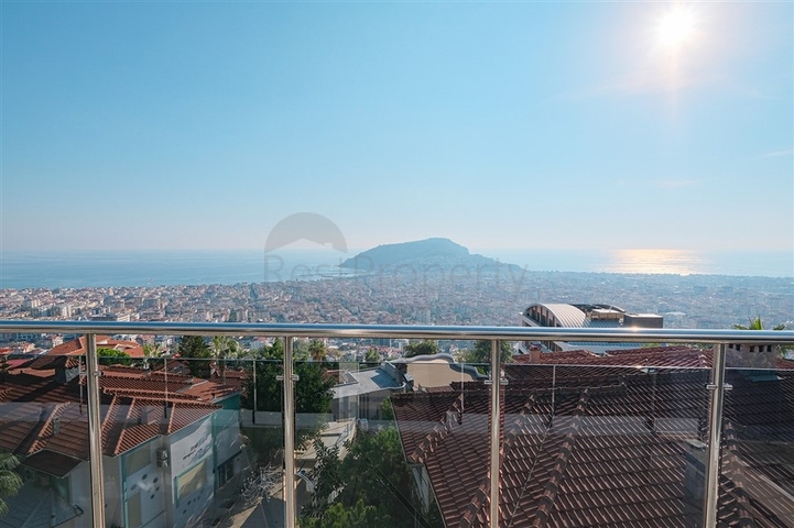 4+1 villa with stunning views and swimming pool