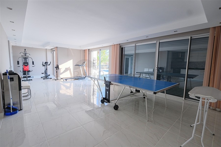 4+1 villa with stunning views and swimming pool