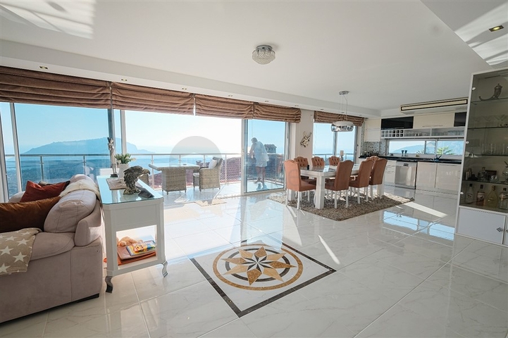 4+1 villa with stunning views and swimming pool