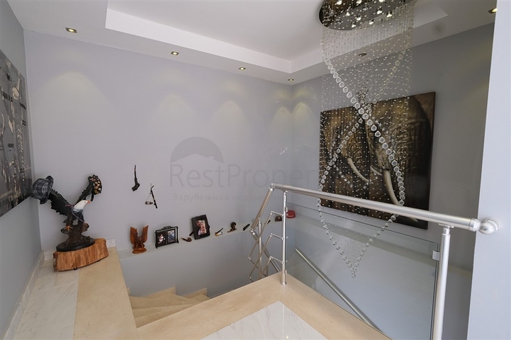 4+1 villa with stunning views and swimming pool