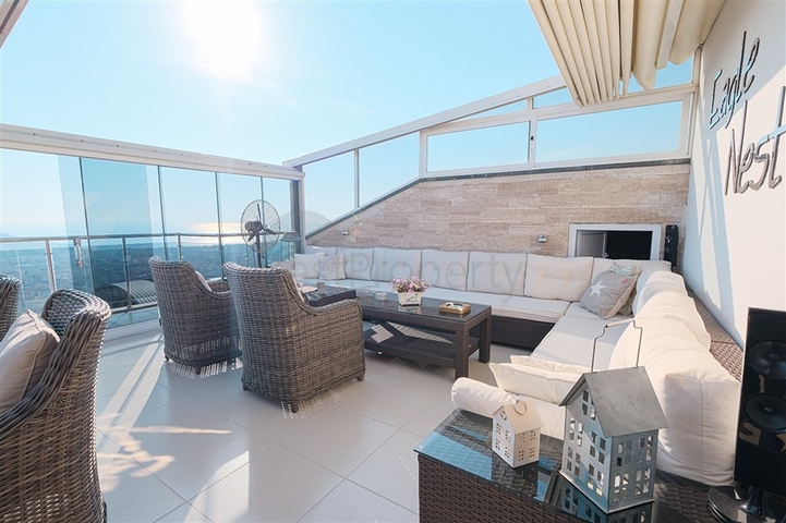 4+1 villa with stunning views and swimming pool