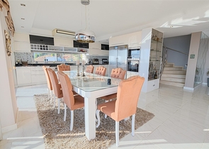 4+1 villa with stunning views and swimming pool