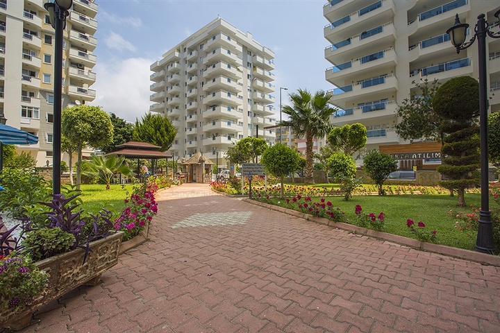 Spacious 2+1 apartment in Mahmutlar district