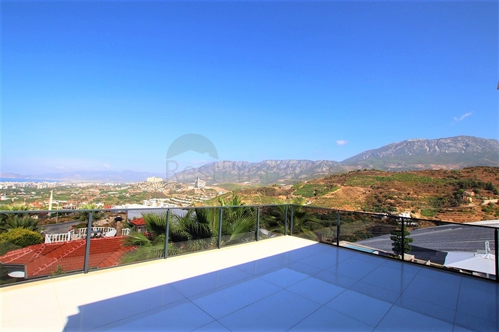 Luxury 4+1 villa with new furniture in a modern style 