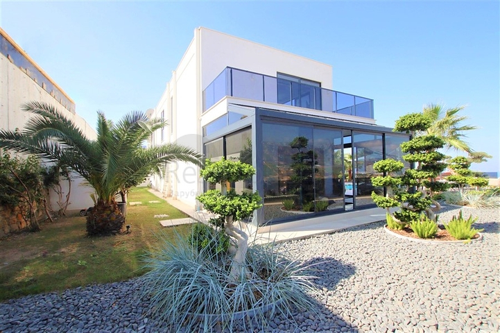 Luxury 4+1 villa with new furniture in a modern style 