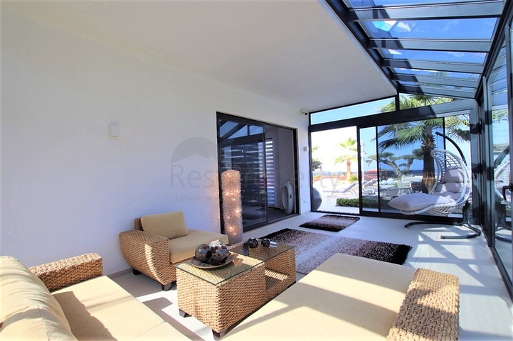 Luxury 4+1 villa with new furniture in a modern style 