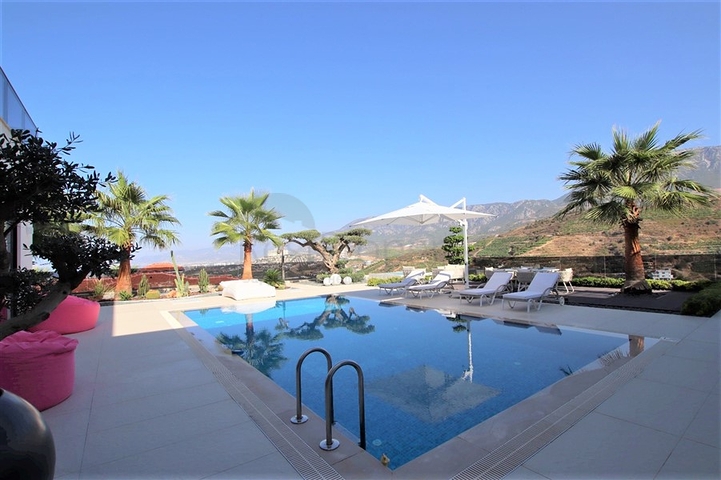 Luxury 4+1 villa with new furniture in a modern style 