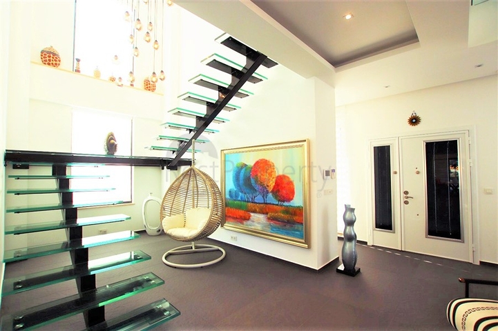 Luxury 4+1 villa with new furniture in a modern style 