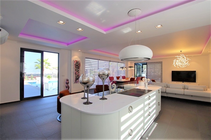 Luxury 4+1 villa with new furniture in a modern style 